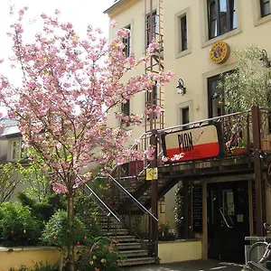 Louise 20 Auberge de jeunesse